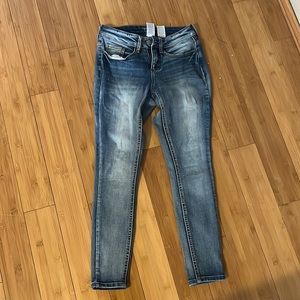 Time & tru medium wash skinny jeans